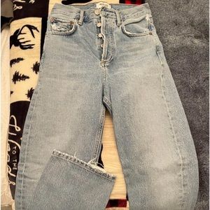 -Worn once
-Size 23 
-Great condition 
-90’s Pinch waist 
Paid $336 after tax